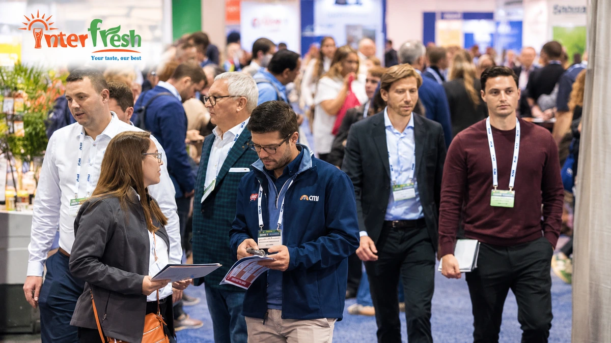 PLMA Chicago 2026: The Visitor's Guide to Dates, Registration & Sourcing 2 Retail buyers and distributors talking with an exhibitor at a private label trade show booth